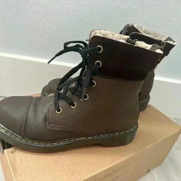 Dr. Martens woman’s dark brown airwair boots size 5 - Picture 6 of 12